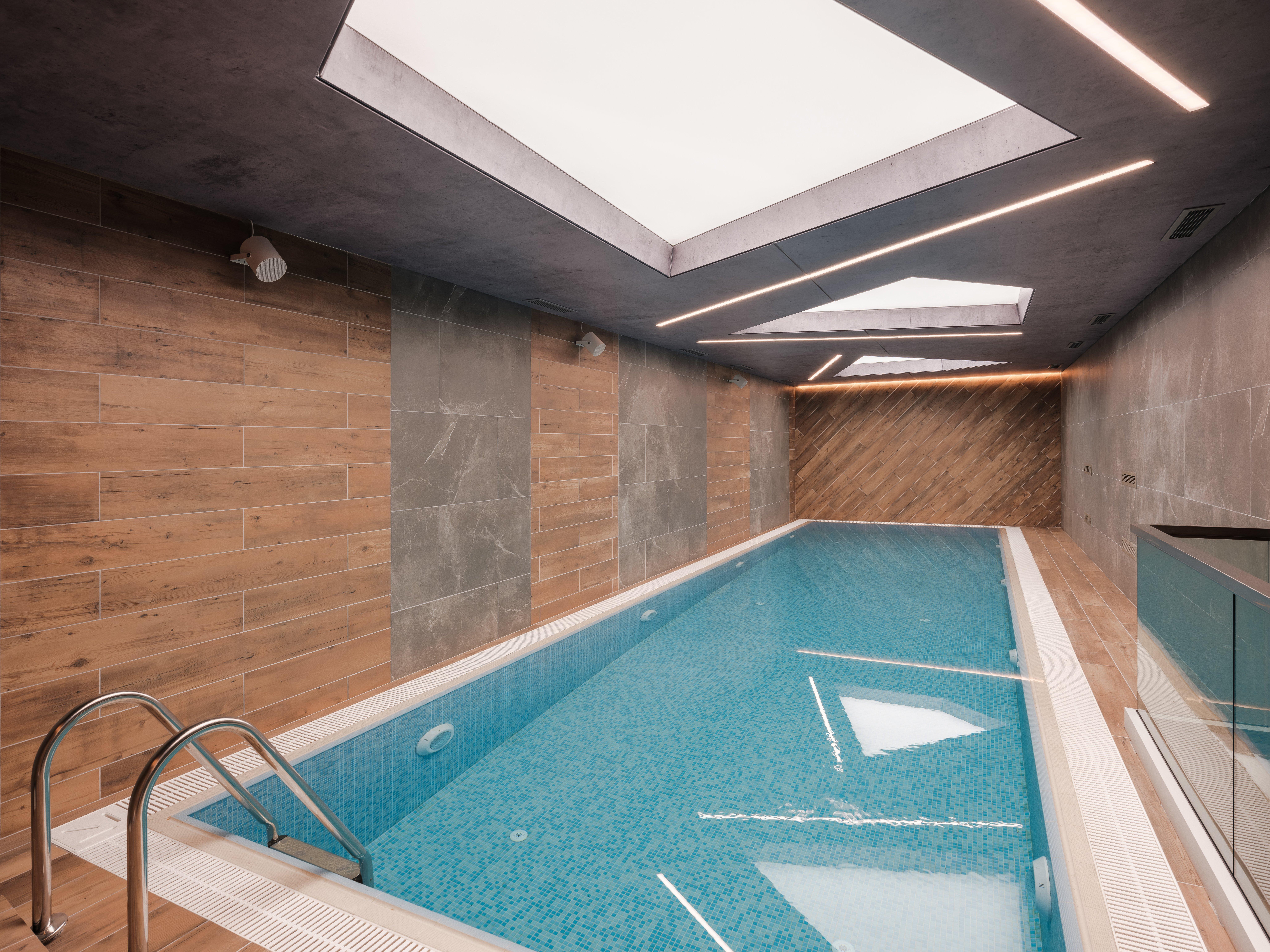 Intercontinental Baku By Ihg Hotell Eksteriør bilde Swimming pool