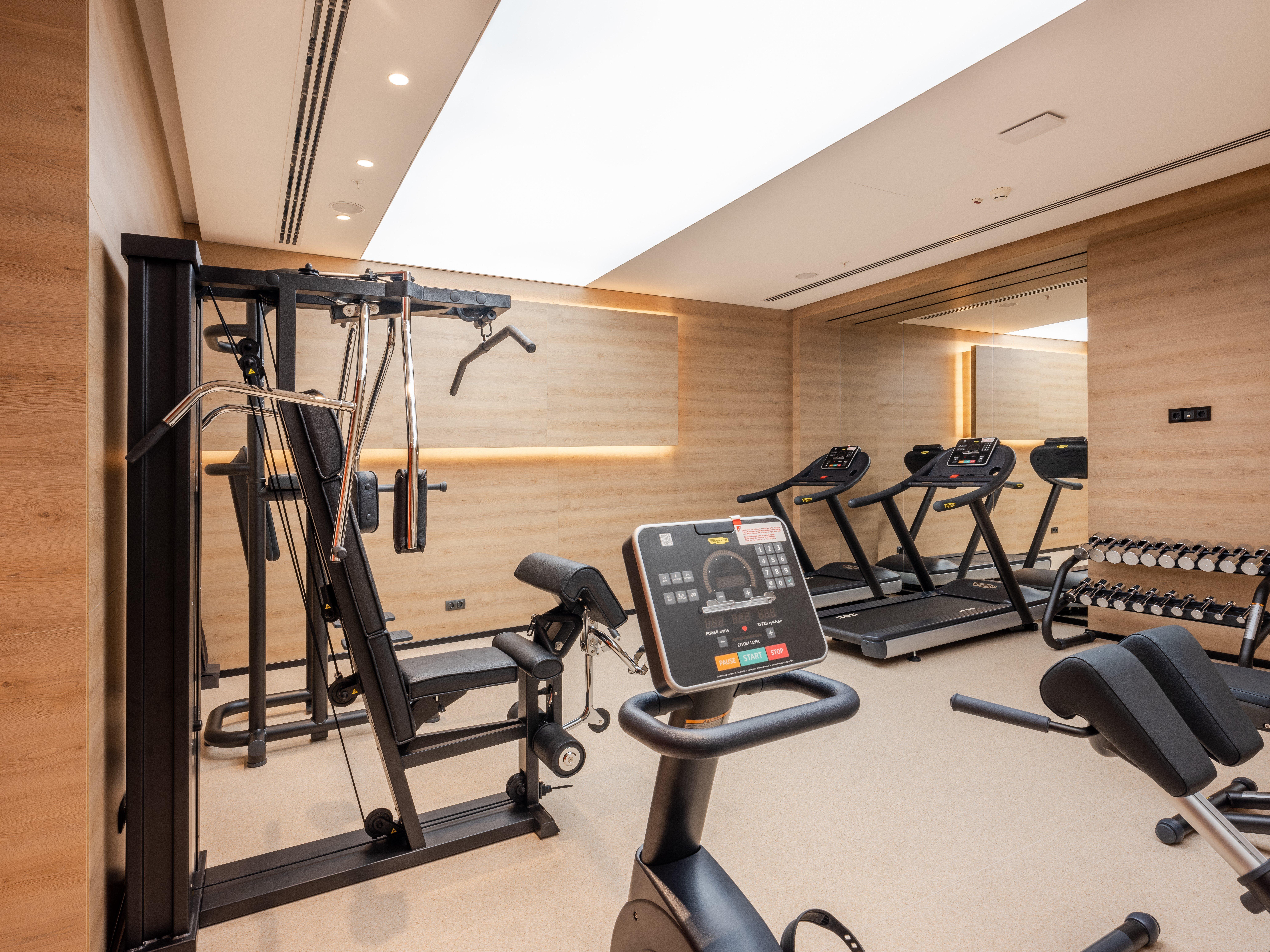 Intercontinental Baku By Ihg Hotell Eksteriør bilde The gym at the hotel