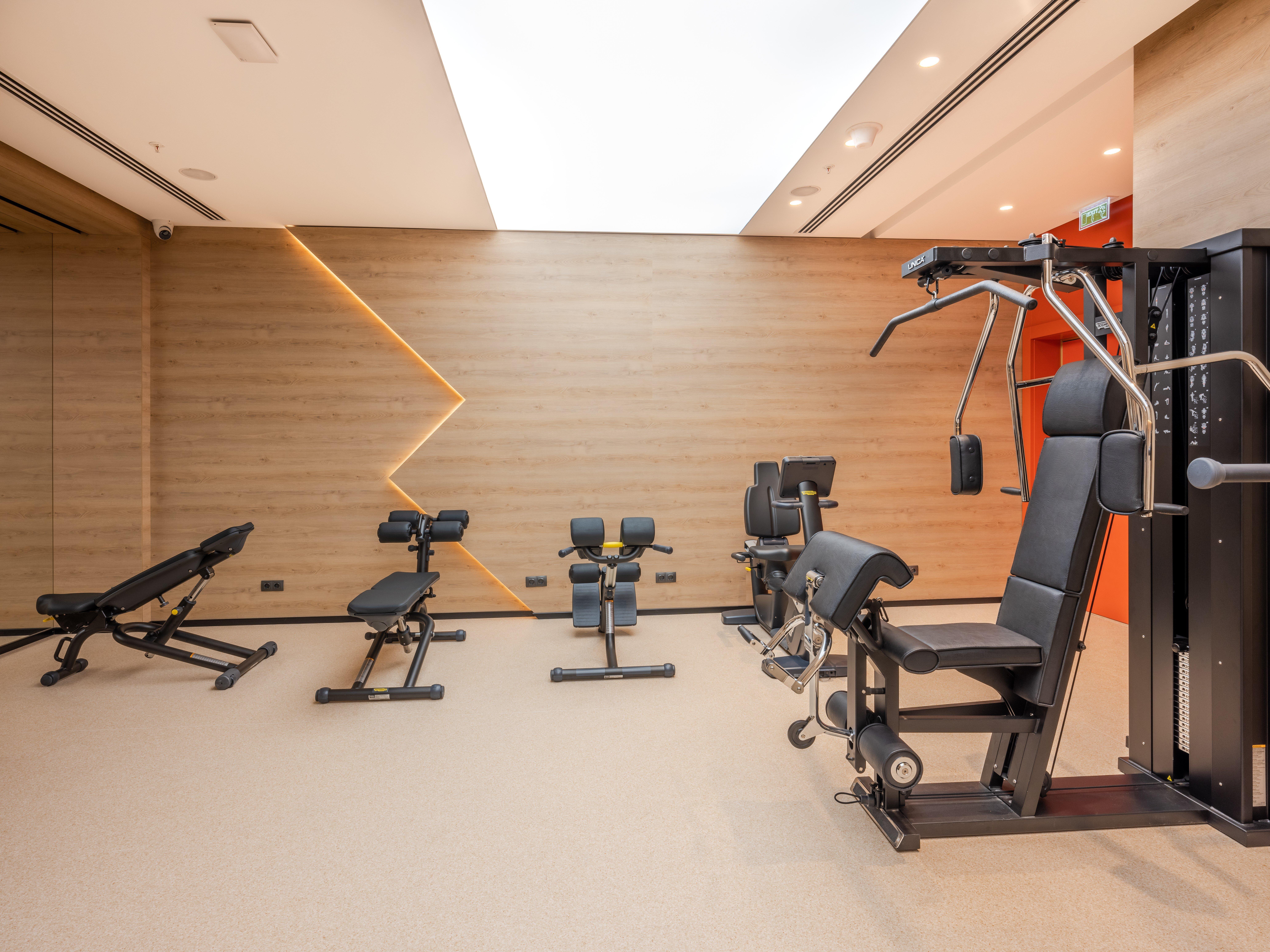 Intercontinental Baku By Ihg Hotell Eksteriør bilde The gym at the Mandarin Oriental, Hong Kong