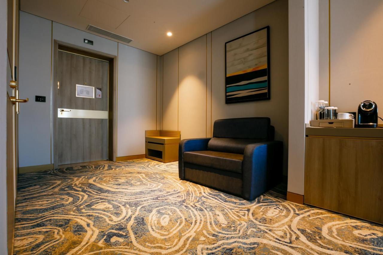 Intercontinental Baku By Ihg Hotell Eksteriør bilde Carpet in a hotel room